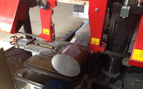 万源卧式带锯床加工时出现明显振荡如何排查？