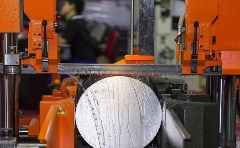 万源立式金属带锯床切削出现跑带故障解决方法! 万源立式金属带锯床切削出现跑带故障解决方法!